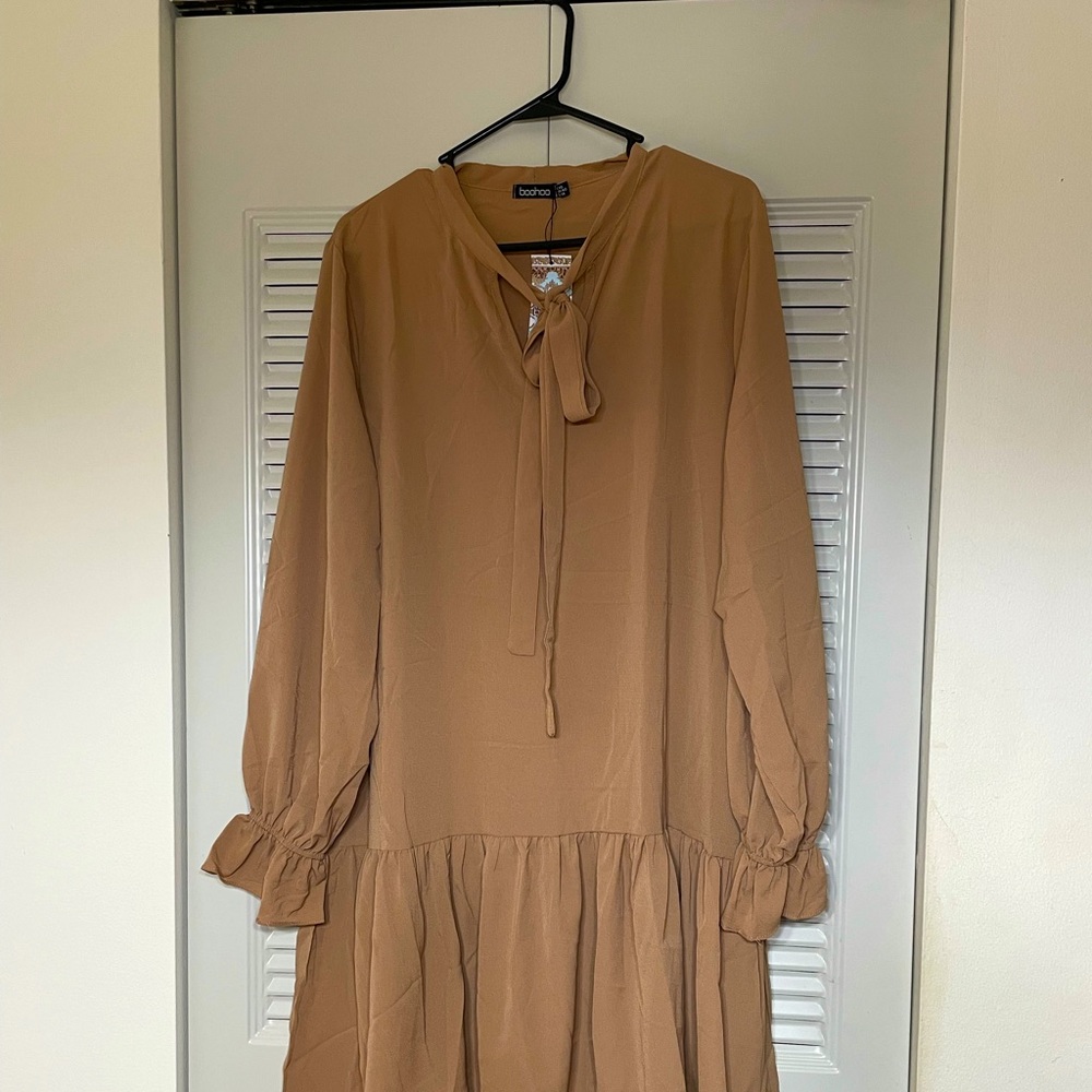 Boohoo Pussybow ruffle hem smock dress.
